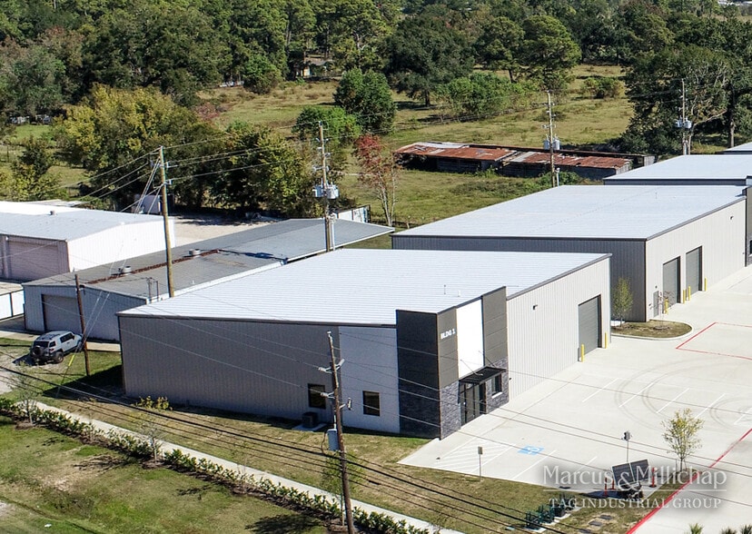 2323 S Houston Ave, Humble, TX for sale - Building Photo - Image 1 of 5