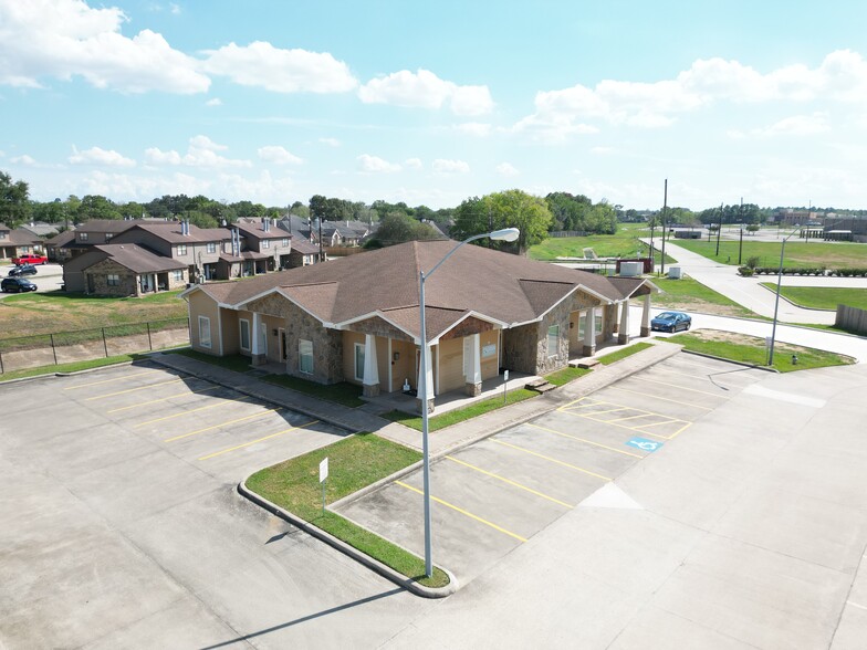 4 Bayoubrandt Dr, Beaumont, TX for sale - Building Photo - Image 2 of 8