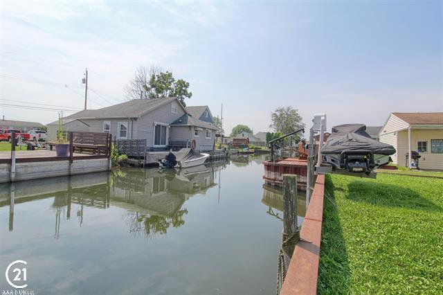 37924 Maplehill St, Harrison Township, MI for sale Primary Photo- Image 1 of 14