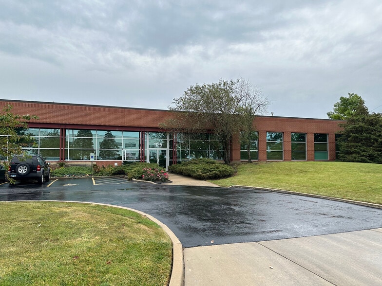 1125 Remington Rd, Schaumburg, IL for lease - Building Photo - Image 2 of 10