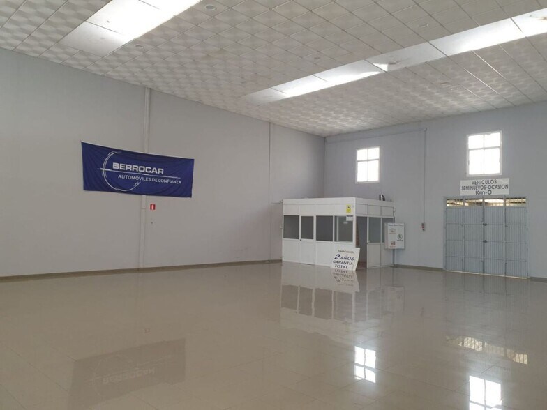 Industrial in Sanlúcar la Mayor for lease - Building Photo - Image 3 of 10