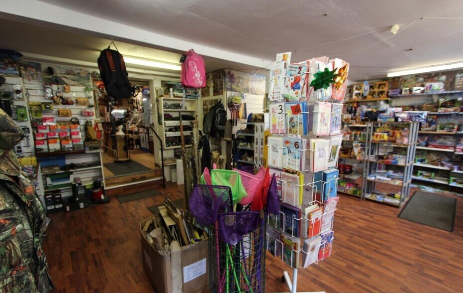 76 Main St, Callander for sale - Interior Photo - Image 2 of 7