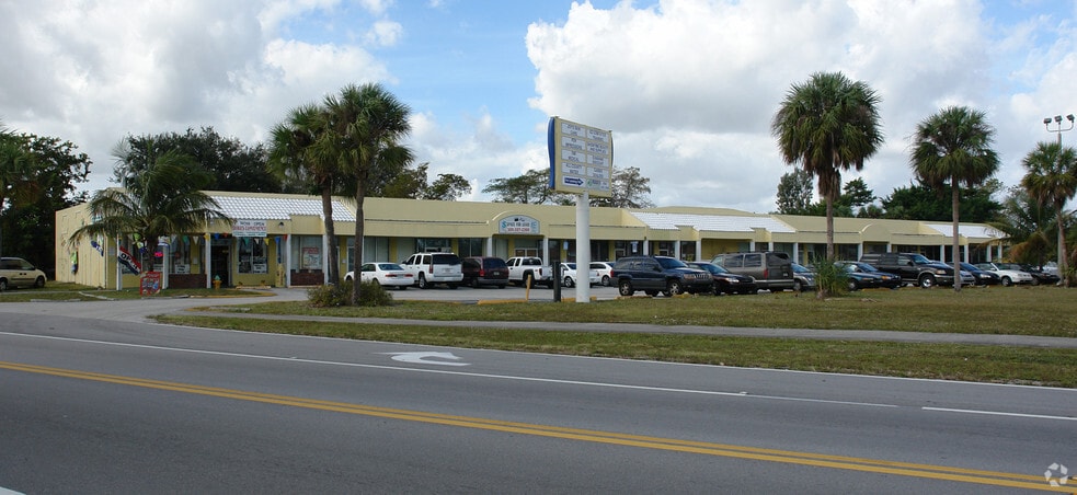 7601-7625 Davie Road Ext, Hollywood, FL for lease - Building Photo - Image 2 of 15