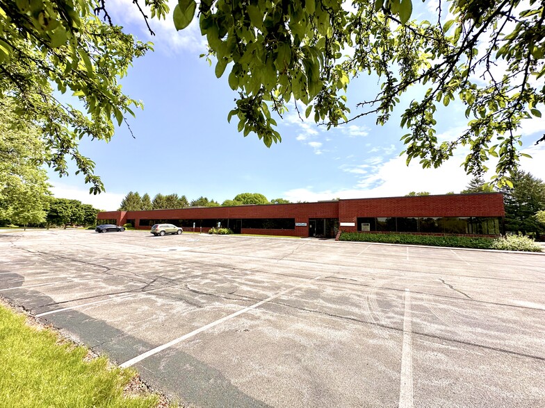 2004 Fox Dr, Champaign, IL for lease - Building Photo - Image 1 of 5