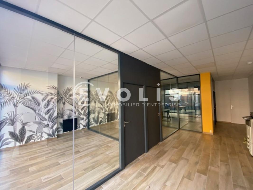 Office in Amiens for lease Interior Photo- Image 1 of 5