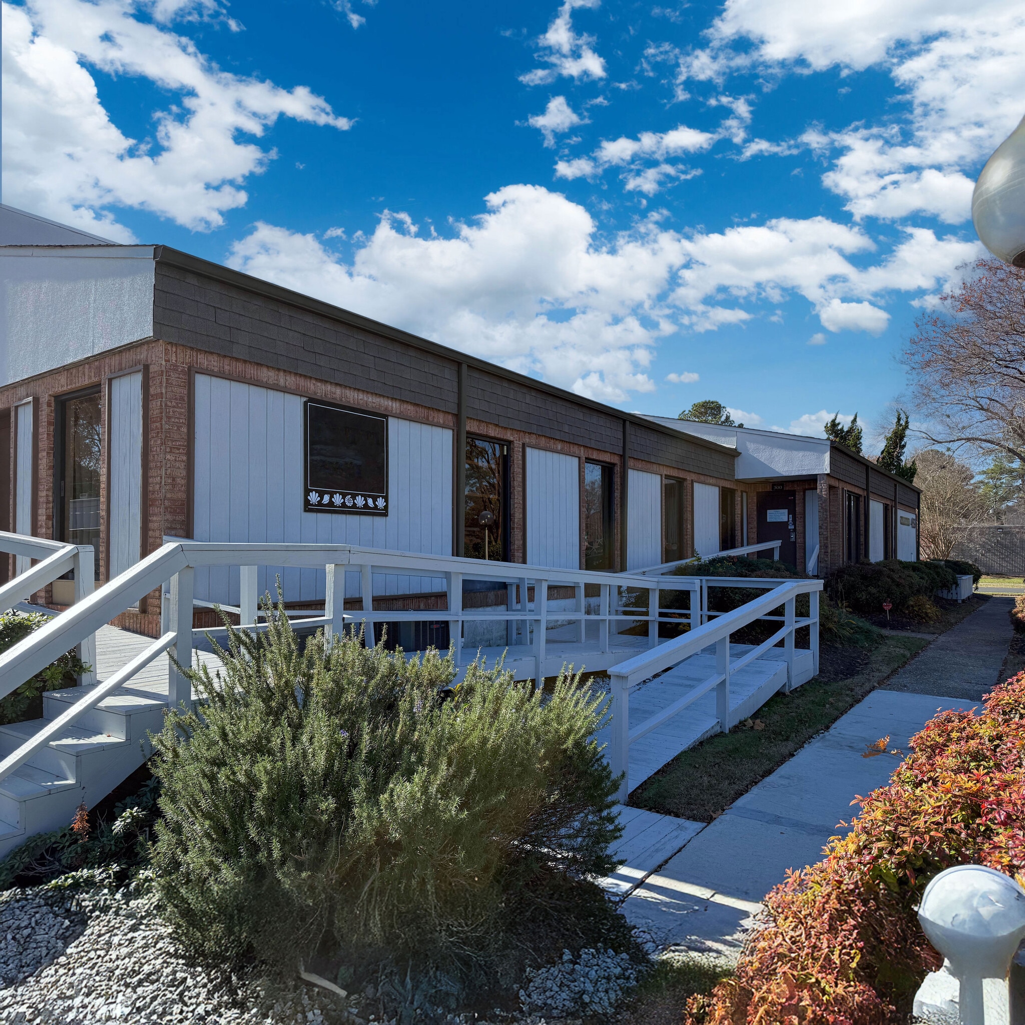 4169 Virginia Beach Blvd, Virginia Beach, VA for lease Building Photo- Image 1 of 3