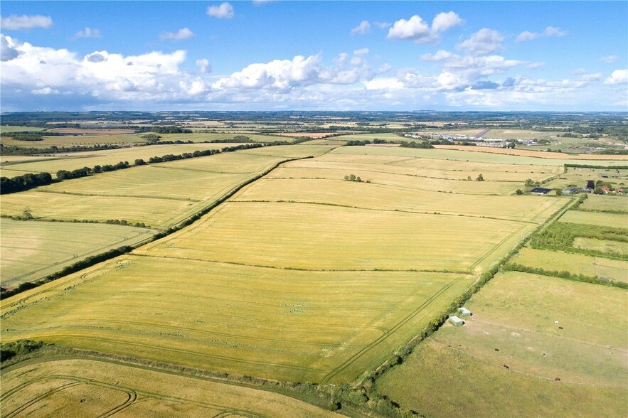 A303, Andover for sale - Aerial - Image 2 of 3