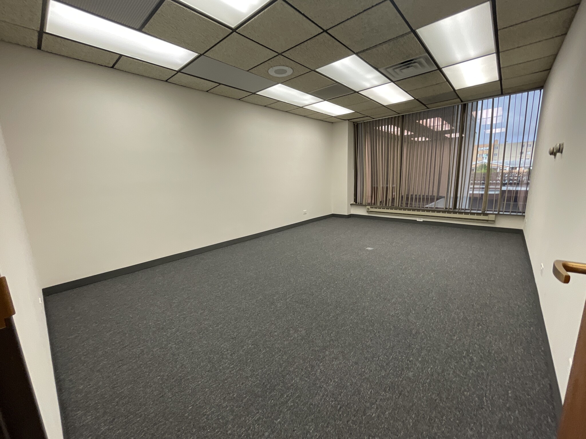 2454 E Dempster St, Des Plaines, IL for lease Interior Photo- Image 1 of 4