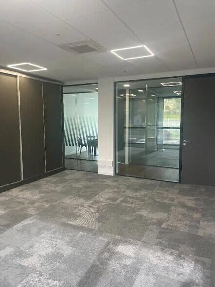 Office in Châtillon-le-Duc for lease - Interior Photo - Image 2 of 4
