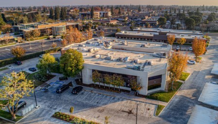 5329 Office Center Ct, Bakersfield, CA for lease - Building Photo - Image 1 of 8