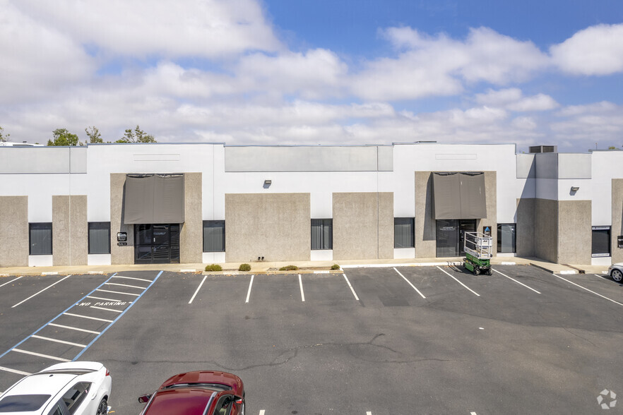 6790 Top Gun St, San Diego, CA for lease - Building Photo - Image 2 of 6