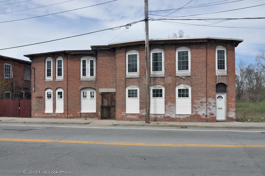 60 E Main St, West Warwick, RI for sale - Building Photo - Image 1 of 1