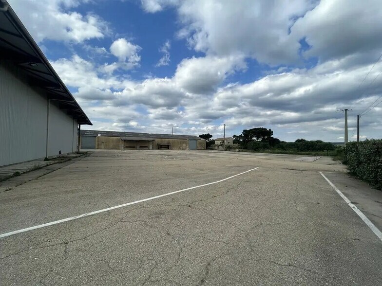 Industrial in Remoulins for lease - Building Photo - Image 2 of 6