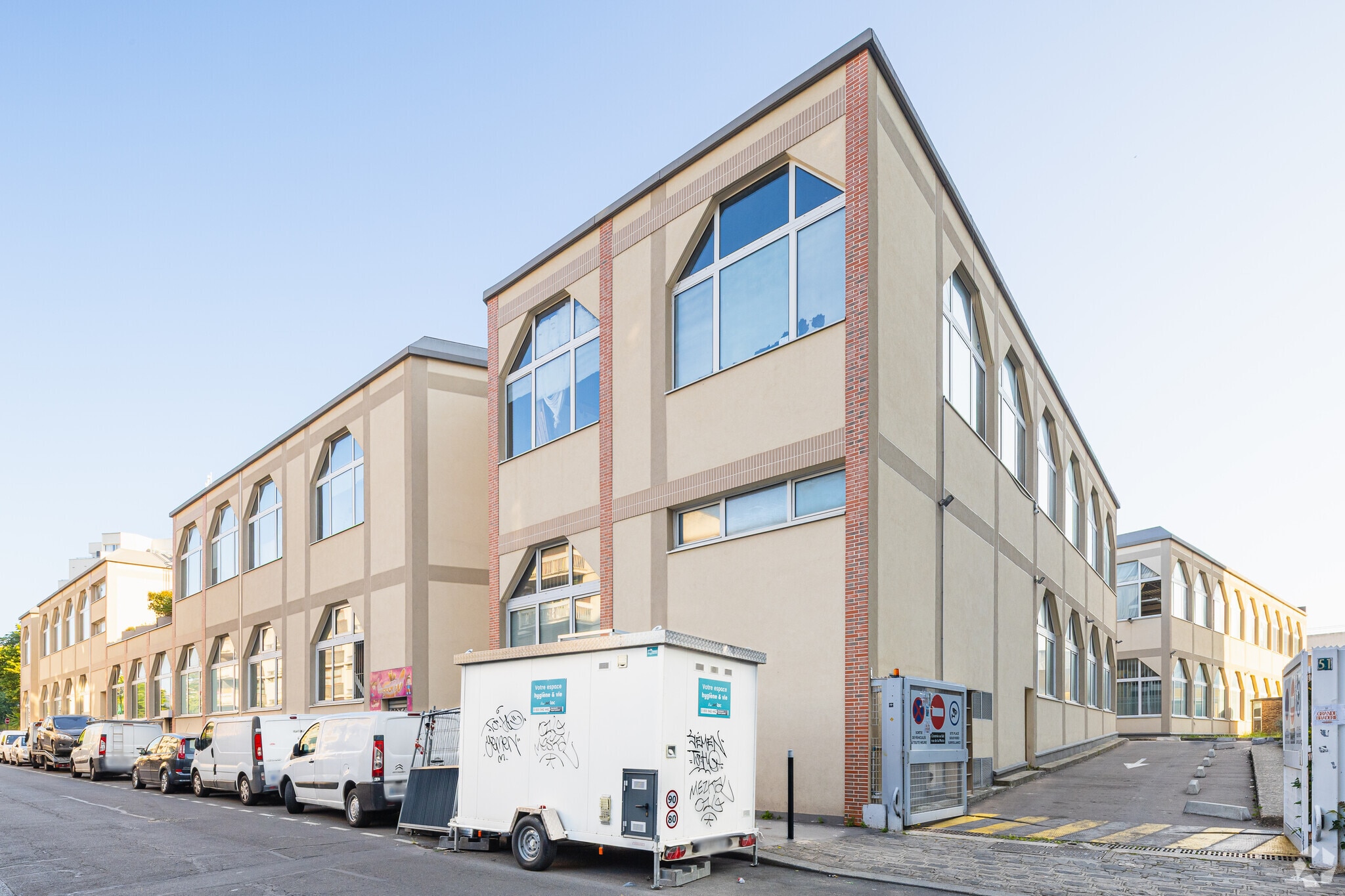 51 Rue De Presles, Aubervilliers for lease Primary Photo- Image 1 of 19