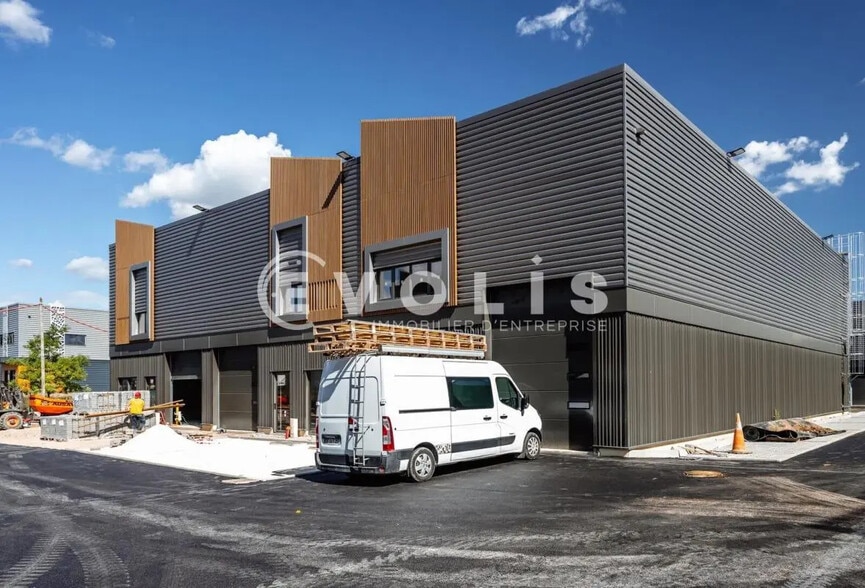 Rue Du Poteau, Courtry for sale - Building Photo - Image 2 of 6