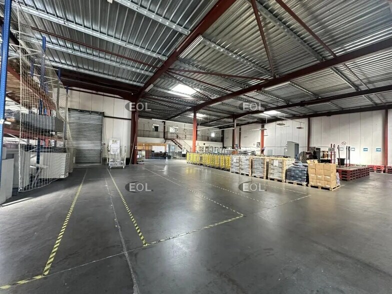 Flex in Marseille for lease - Building Photo - Image 3 of 6