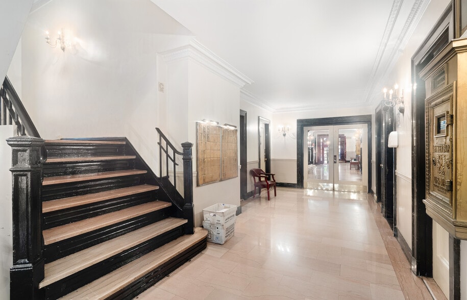 136 E 36th St, New York, NY for sale - Lobby - Image 2 of 12