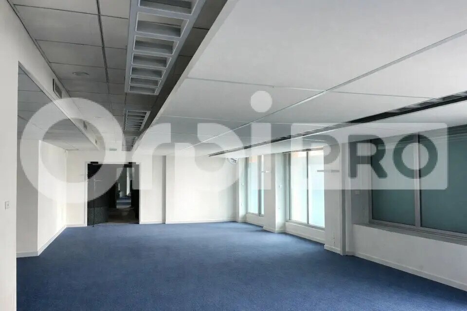 Office in La Rochelle for sale Interior Photo- Image 1 of 4