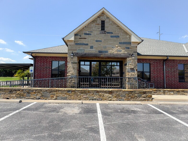 9212 N Kelley Ave, Oklahoma City, OK for lease - Building Photo - Image 2 of 29