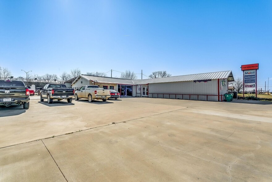 1456 Main st, Jacksboro, TX for sale - Primary Photo - Image 1 of 12