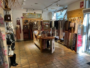 Retail in Barcelona, Barcelona for lease Interior Photo- Image 2 of 6