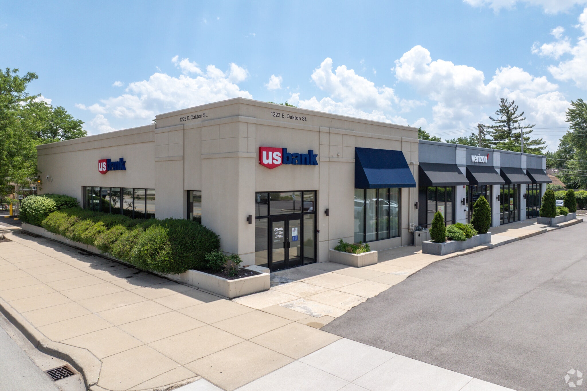 1223 E Oakton St, Des Plaines, IL for sale Primary Photo- Image 1 of 1