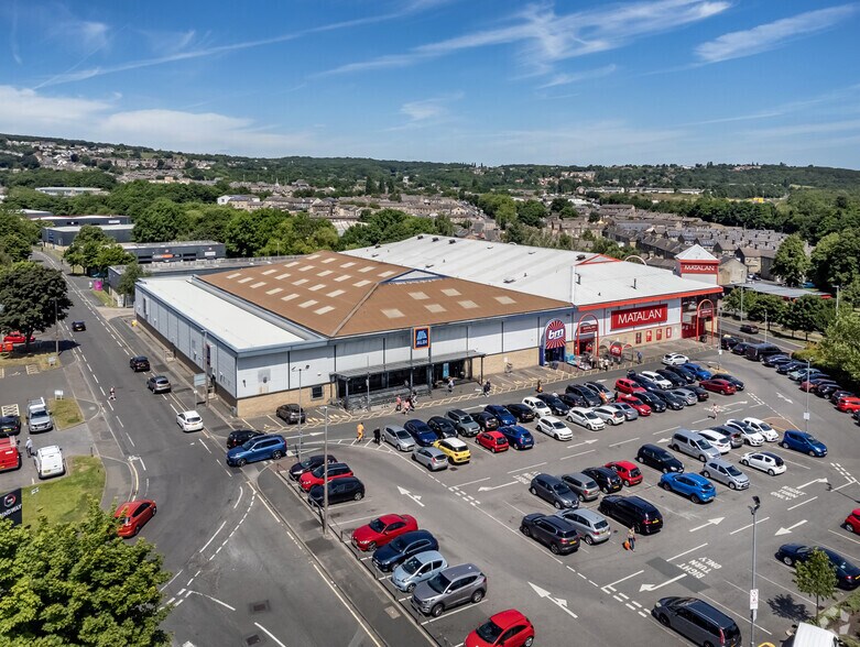 6 Beck Rd, Huddersfield for sale - Primary Photo - Image 1 of 1