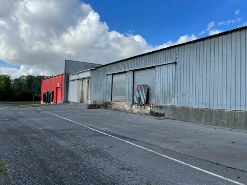 Industrial in Moreuil for lease Building Photo- Image 1 of 6