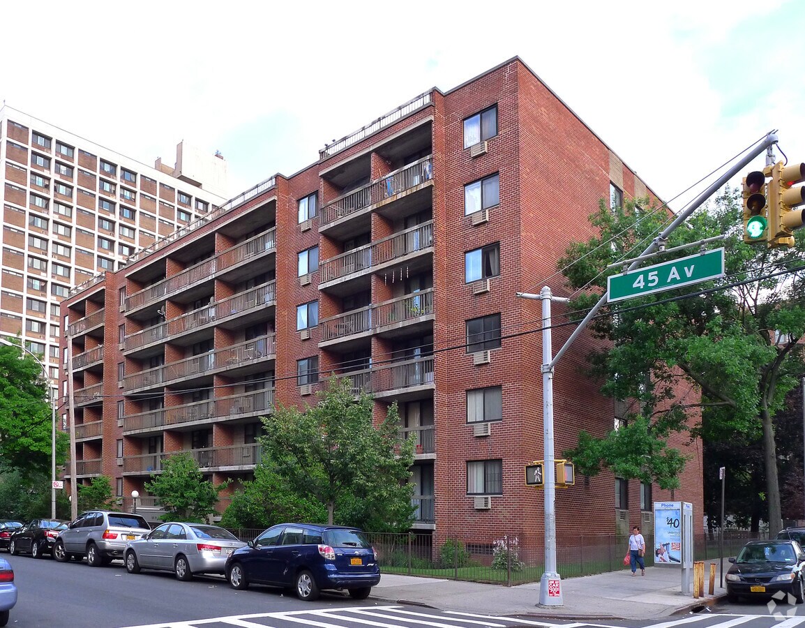 13777 Kissena Blvd, Flushing, NY 11355 Office/Medical for Lease