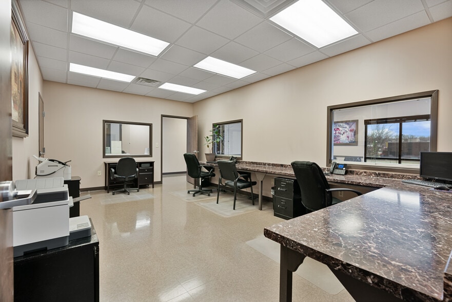 142 Hampton Ct, Commerce, GA for sale - Interior Photo - Image 3 of 21