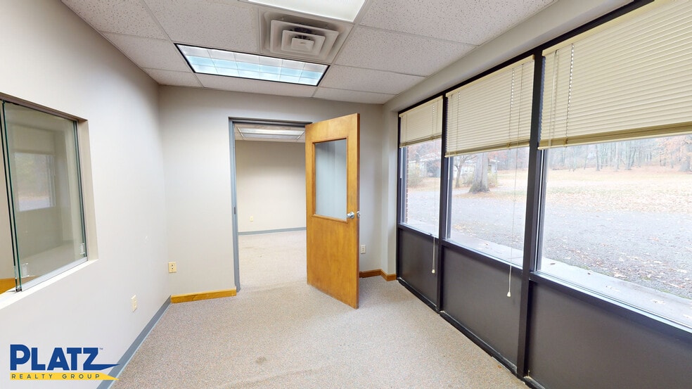 170 Duquesne St, Columbiana, OH for lease - Interior Photo - Image 3 of 19