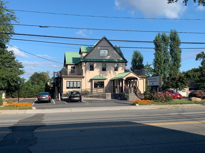 11 Sylvan Ave, Englewood Cliffs, NJ for sale - Primary Photo - Image 1 of 34