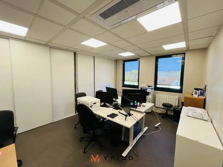 Office in Saint-Germain-en-Laye for lease - Interior Photo - Image 2 of 4