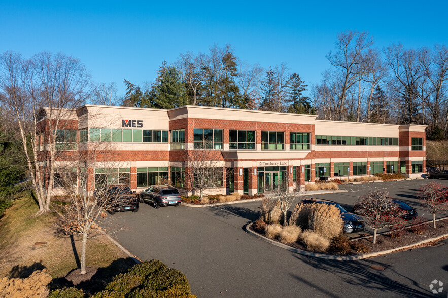 12 Turnberry Ln, Newtown, CT for lease - Building Photo - Image 1 of 9