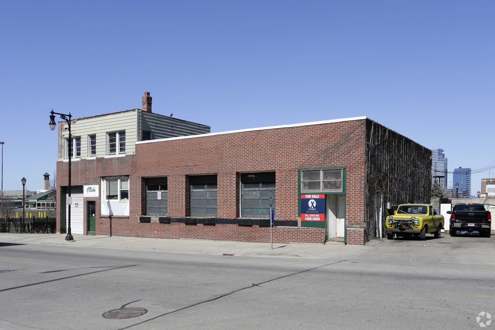 213 Oakes St SW, Grand Rapids, MI for sale Primary Photo- Image 1 of 1