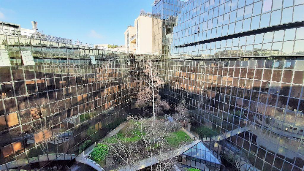 Office in Levallois-Perret for lease Building Photo- Image 1 of 5