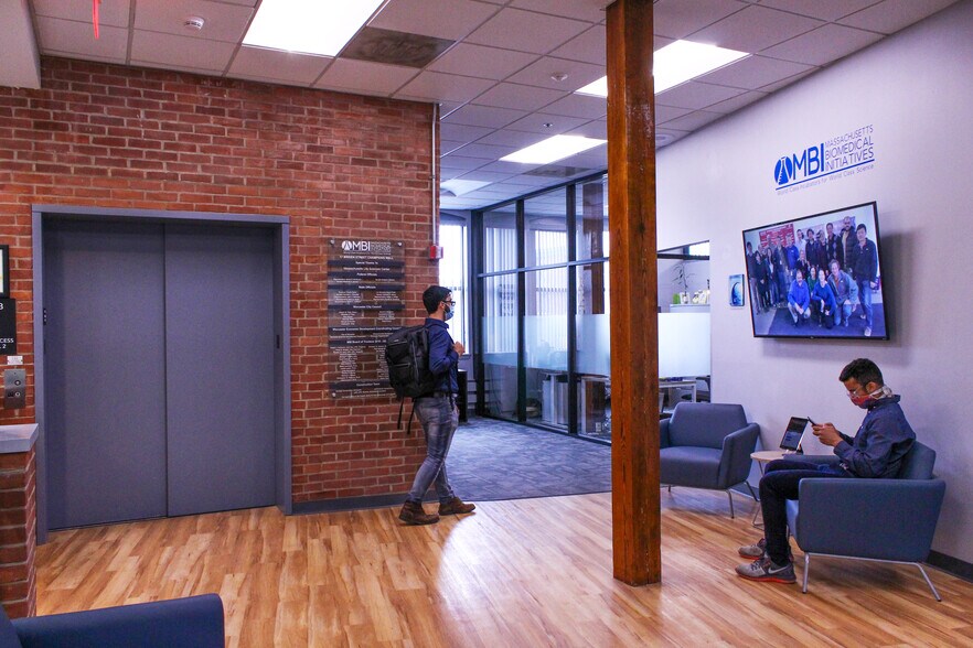 17 Briden St, Worcester, MA for lease - Interior Photo - Image 2 of 2