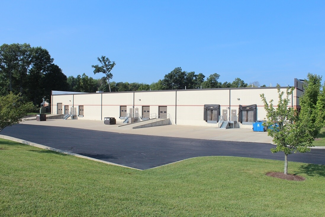 5601 Creek Rd, Blue Ash, OH 45242