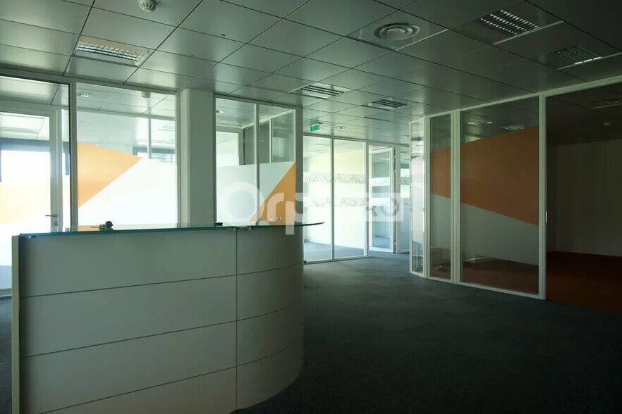 Office in Lyon for lease - Interior Photo - Image 2 of 9