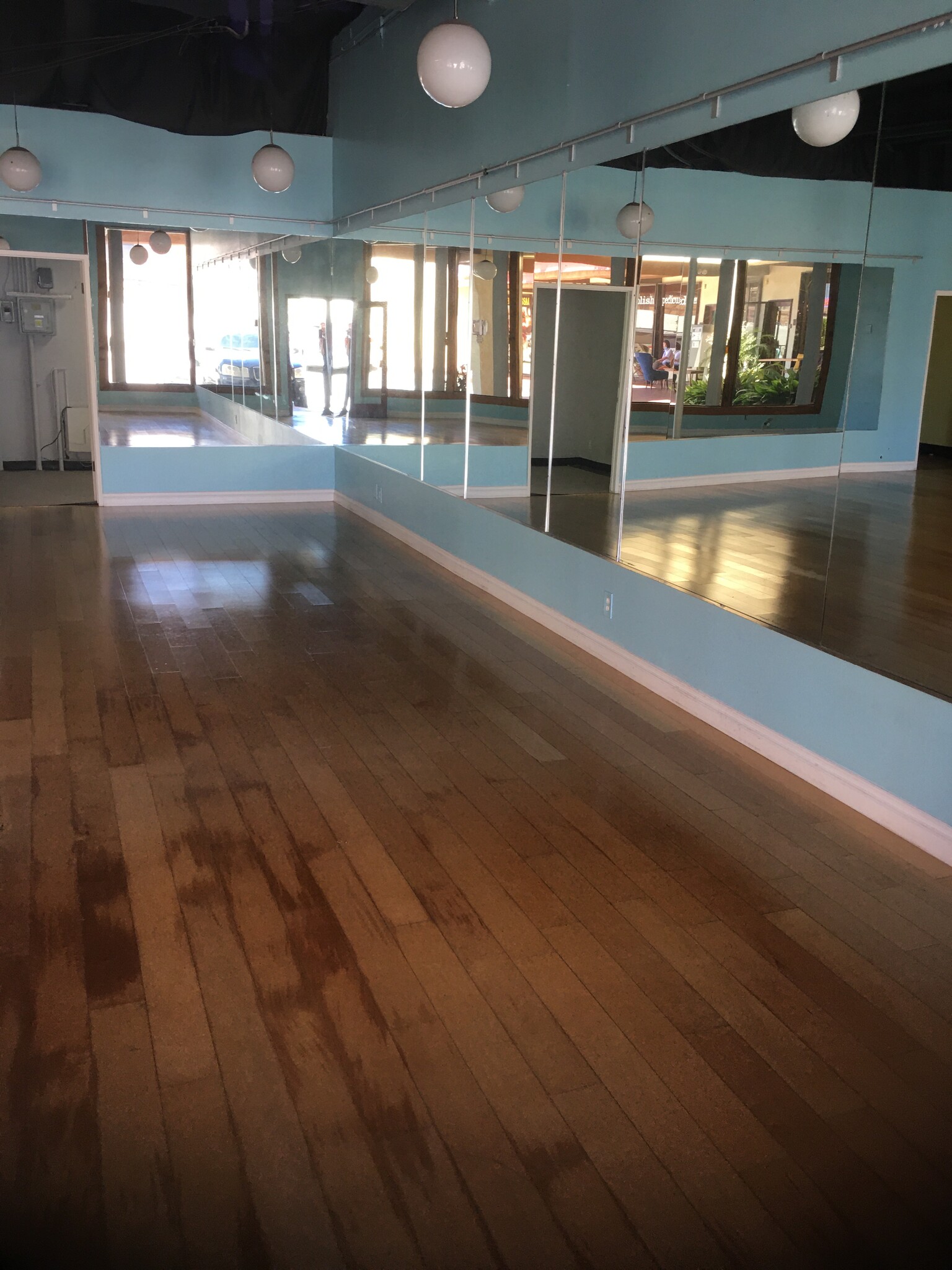 1300 S Pacific Coast Hwy, Redondo Beach, CA for lease Interior Photo- Image 1 of 13