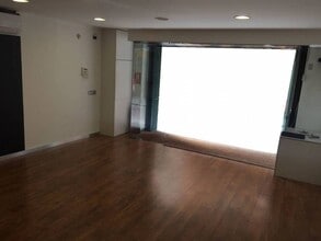 Retail in Sallent, Barcelona for lease Interior Photo- Image 2 of 6