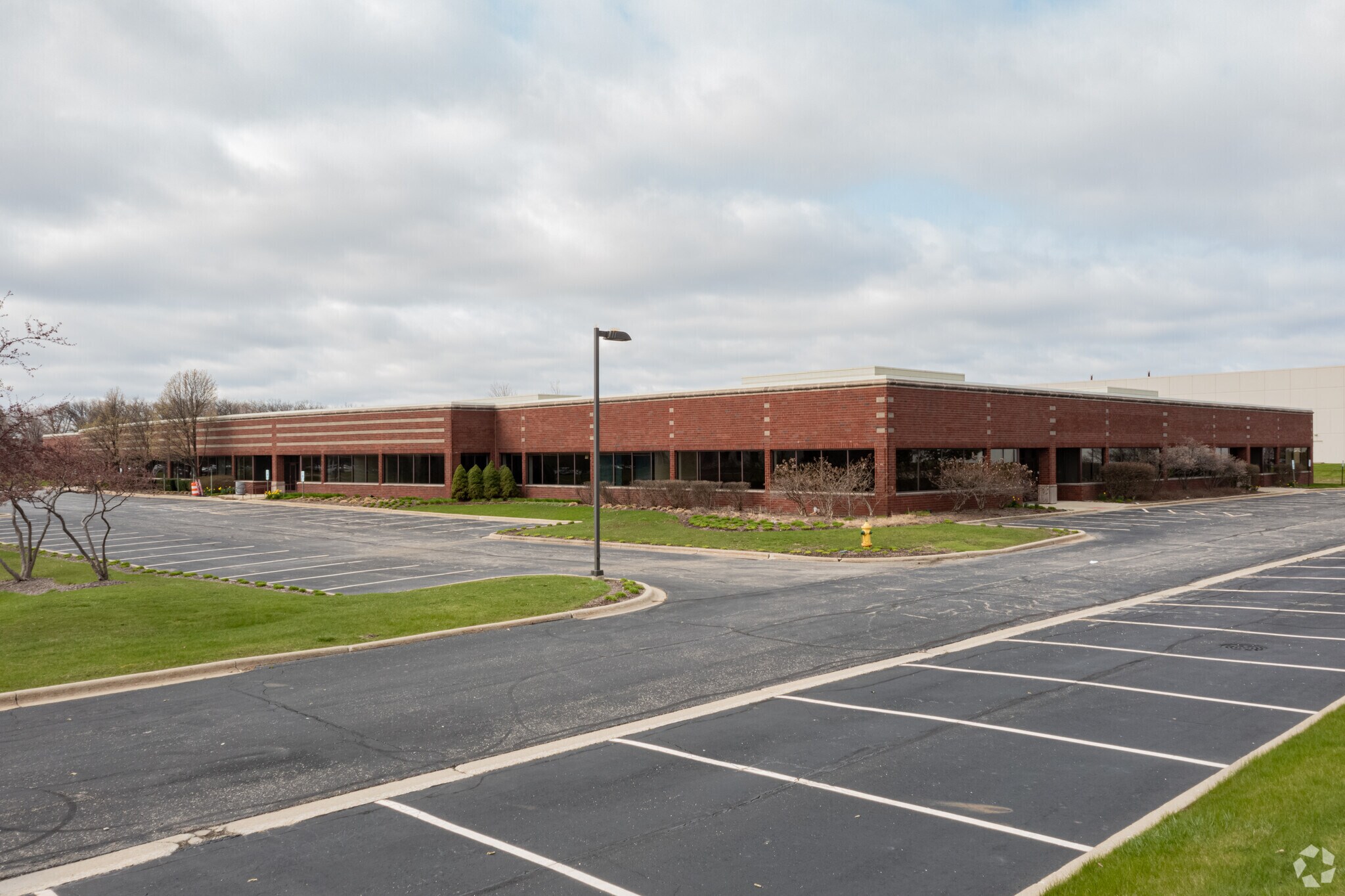 1580-1598 S Lakeside Dr & Bur Wood Dr, Waukegan, IL for lease Building Photo- Image 1 of 5