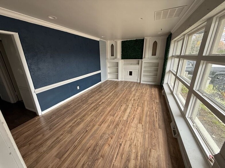 504 E Dorothy Ln, Dayton, OH for sale - Building Photo - Image 2 of 22