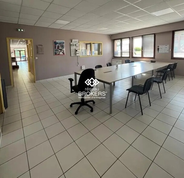 Flex in Nantes for lease - Interior Photo - Image 3 of 4