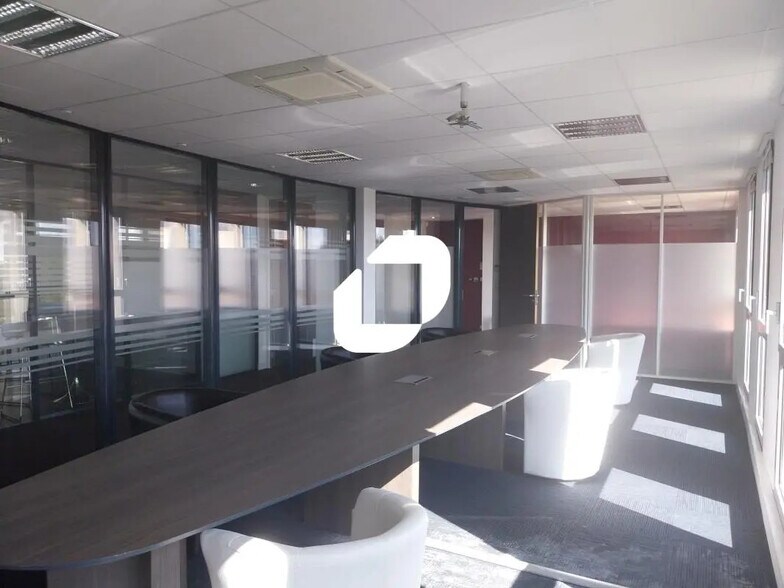 Office in Saint-Herblain for lease - Interior Photo - Image 3 of 12