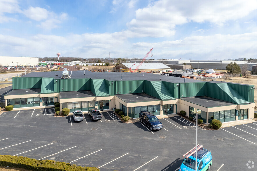 315 Commerce Park Rd, North Kingstown, RI for lease - Building Photo - Image 1 of 14