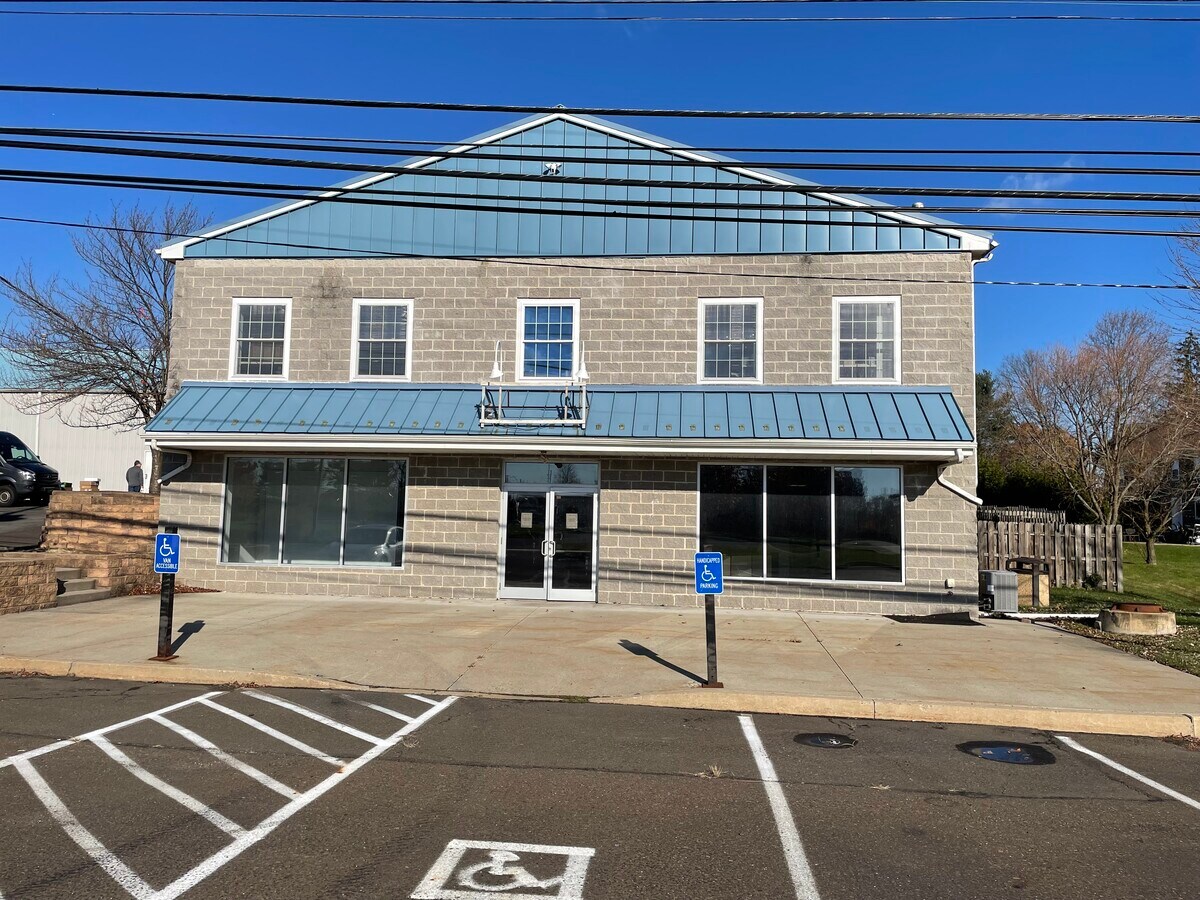 861 Newtown Yardley Rd, Newtown, PA 18940