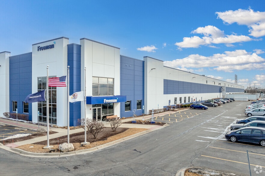 8401 W 47th St, McCook, IL for lease - Primary Photo - Image 1 of 5