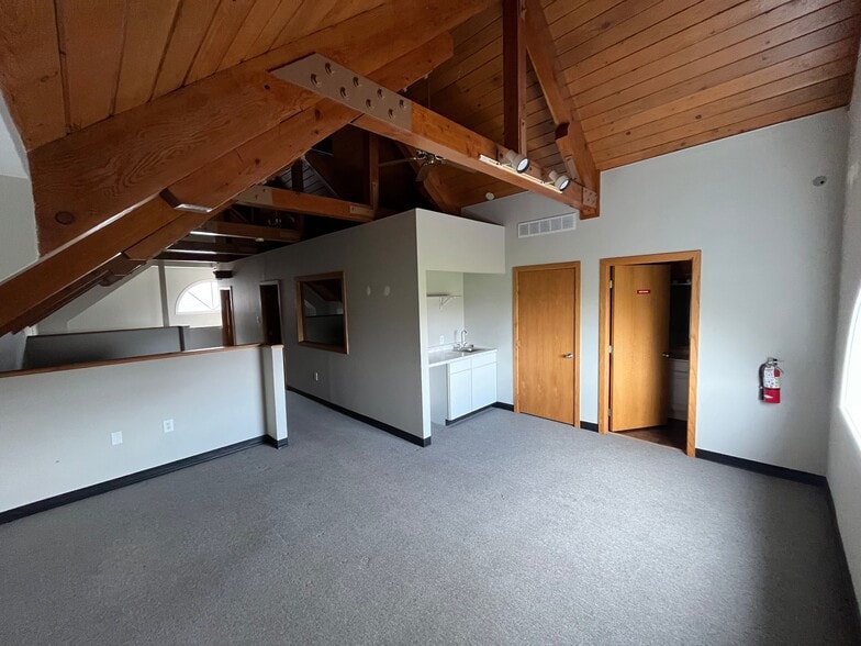 174 N Main St, Dublin, PA for lease - Building Photo - Image 2 of 24