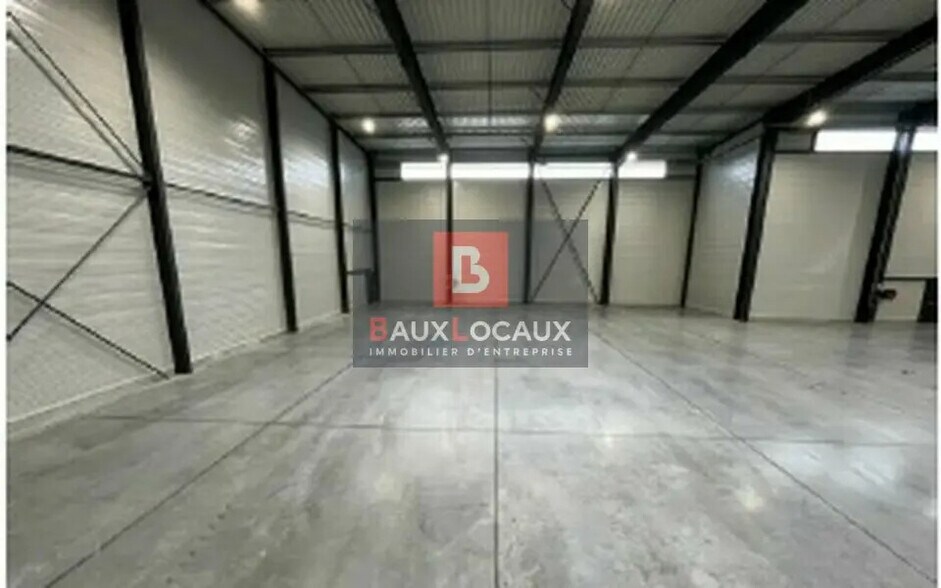 Flex in Nîmes for lease - Building Photo - Image 2 of 7